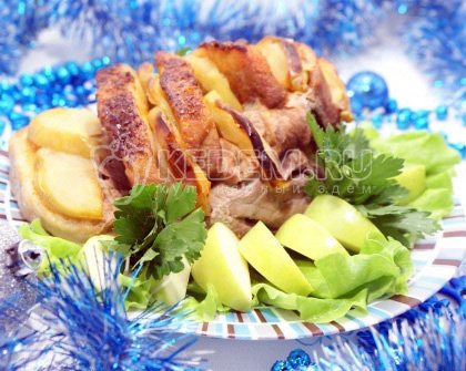 Свинина запеченная с яблоками