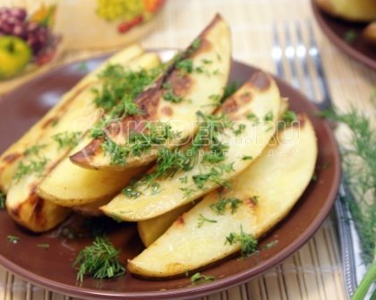 Молодой картофель с укропом и чесноком