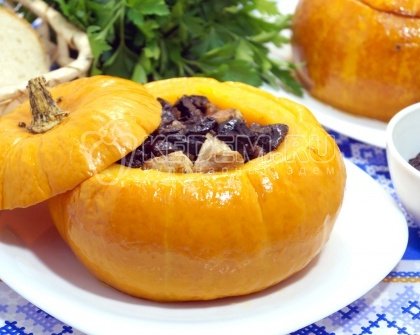 Тыква фаршированная мясом с черносливом